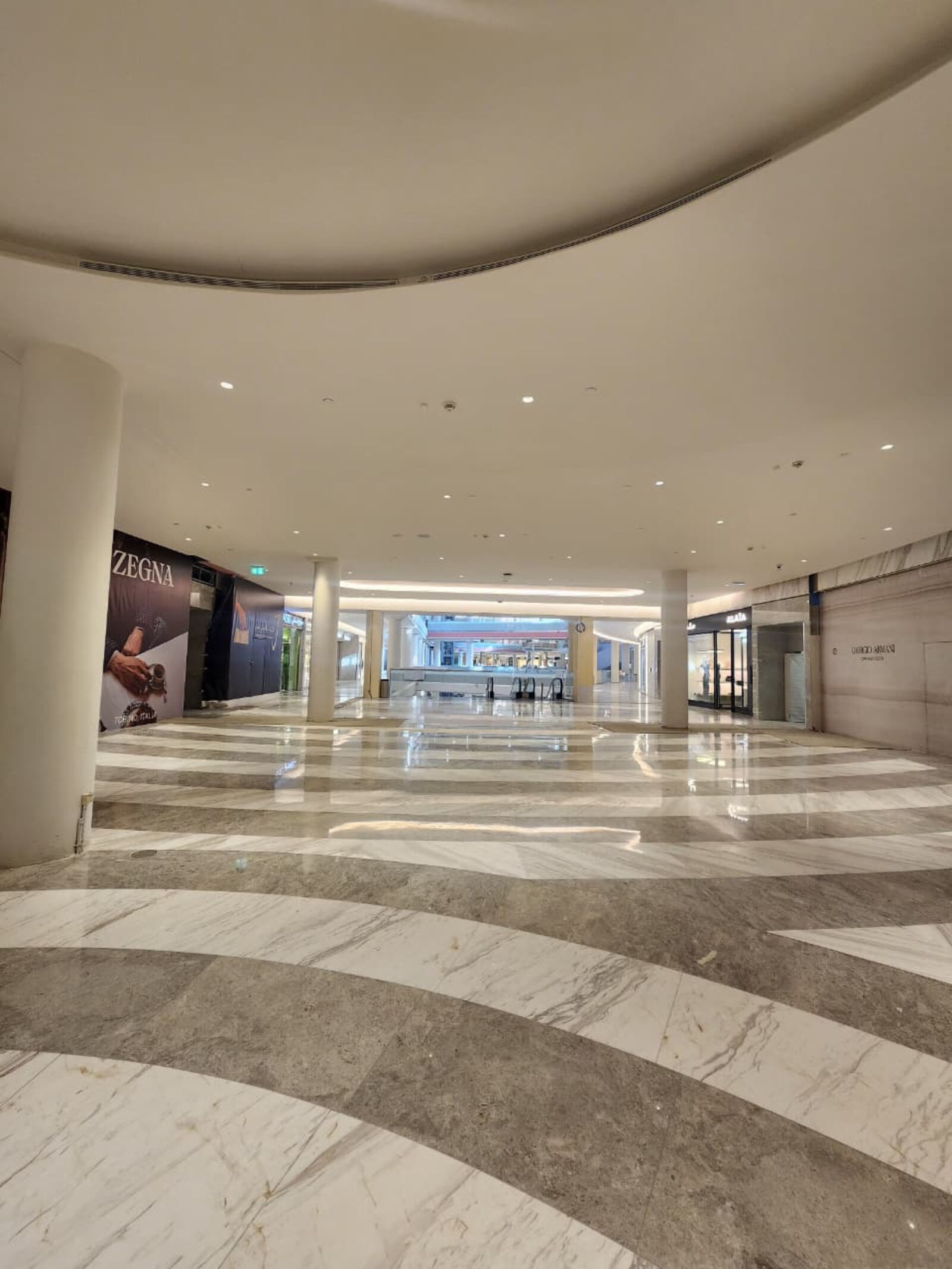 Kingdom Mall marble corridor near the westerly extension